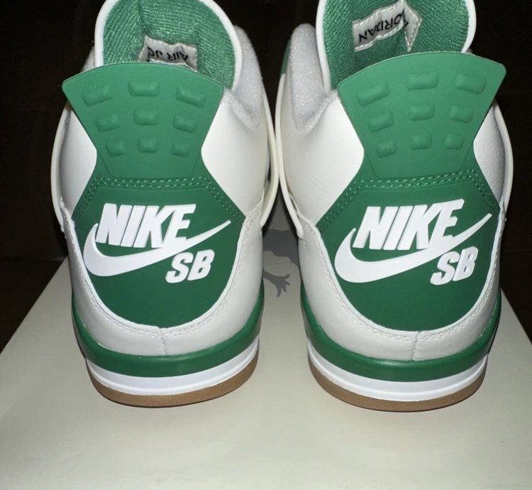 Air Jordan 4 Retro Sb Pine Green