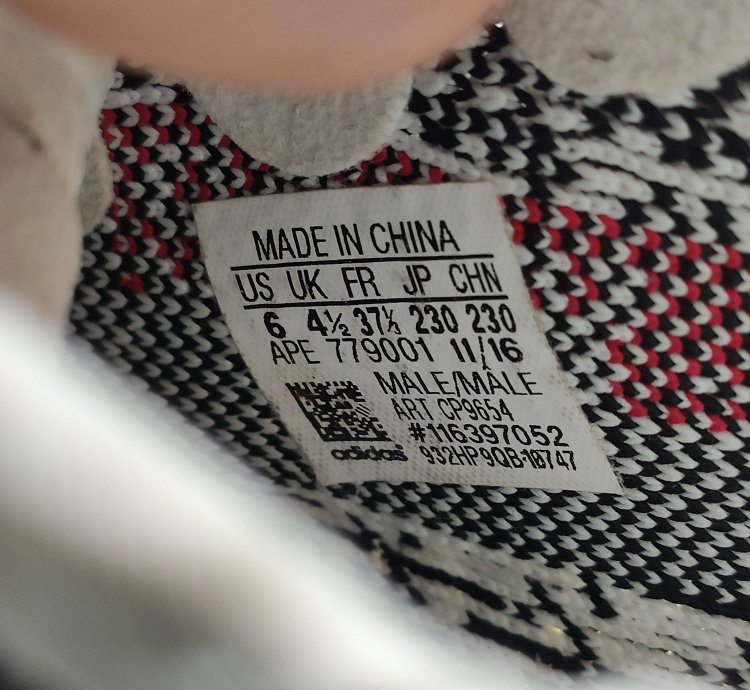 Adidas Yeezy Boost 350 V2 Zebra Sneakers