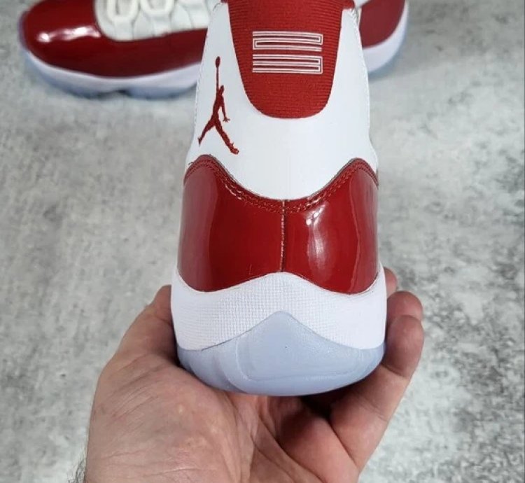 Air Jordan 11 Retro Cherry