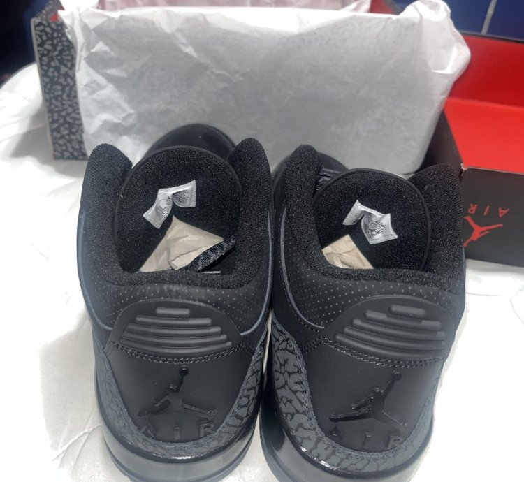 Retro Jordan 3 Black Cat