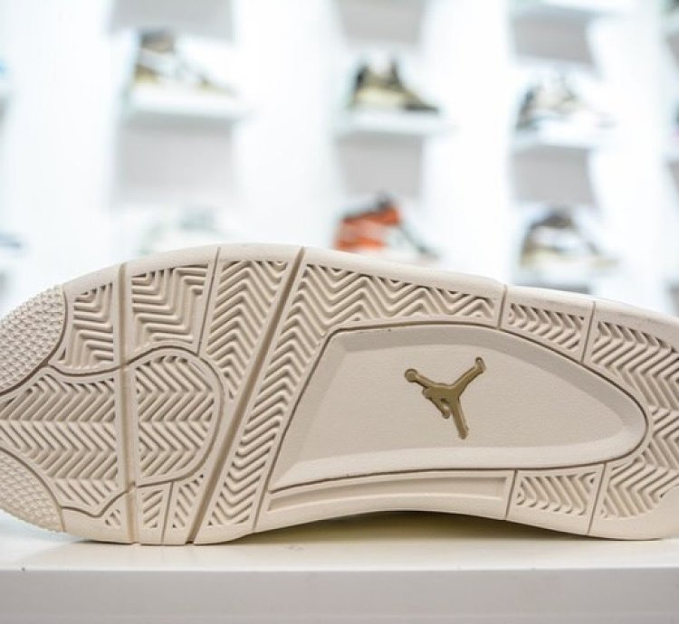 Air Jordan 4 Retro Metallic Gold