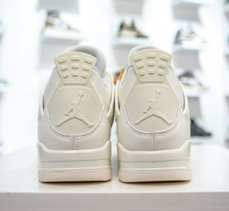 Air Jordan 4 Retro Metallic Gold
