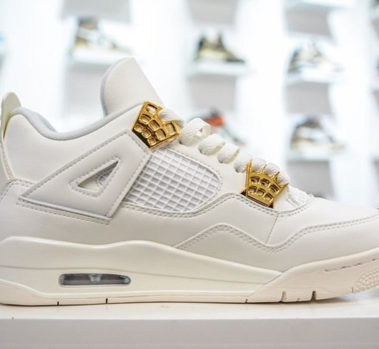 Air Jordan 4 Retro Metallic Gold