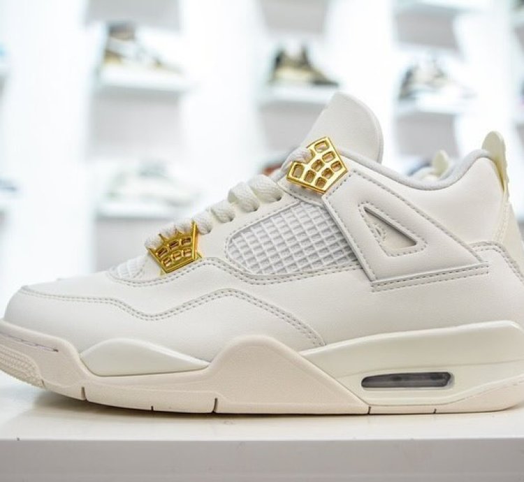 Air Jordan 4 Retro Metallic Gold