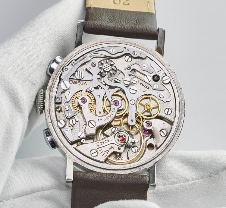 Omega Chronograph 2393 3