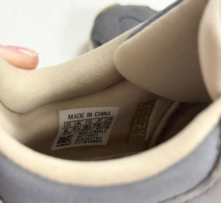 Adidas Yeezy Boost 700 Magnet Mens Size 6