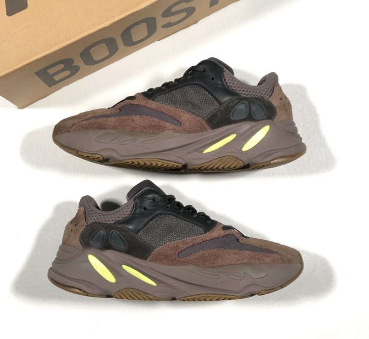Adidas Yeezy Boost 700 Mauve Sneakers Shoes Size 10