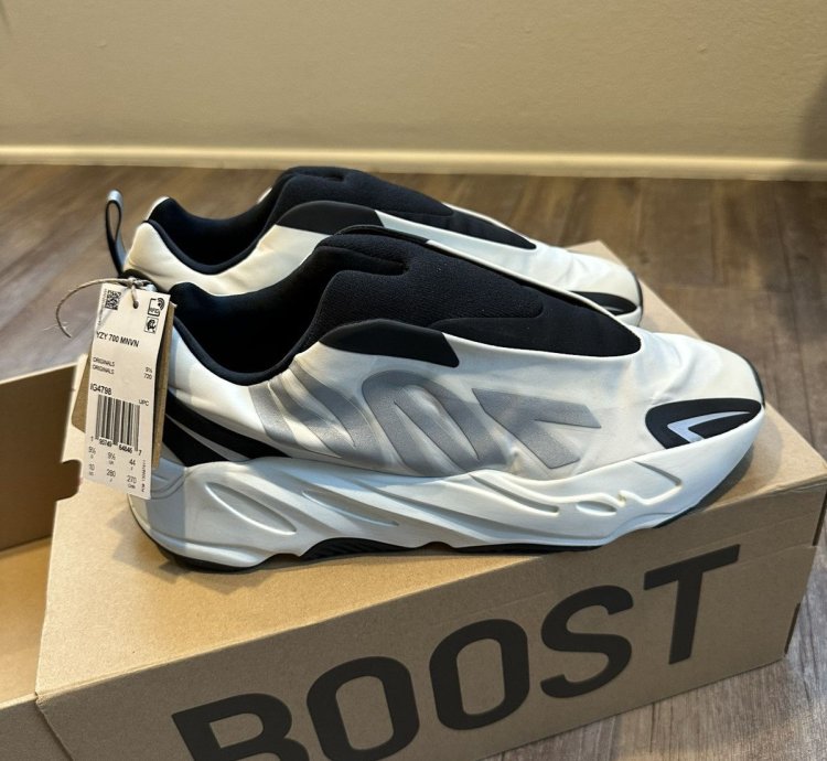 Adidas Yeezy Boost 700 Mnvn Analog