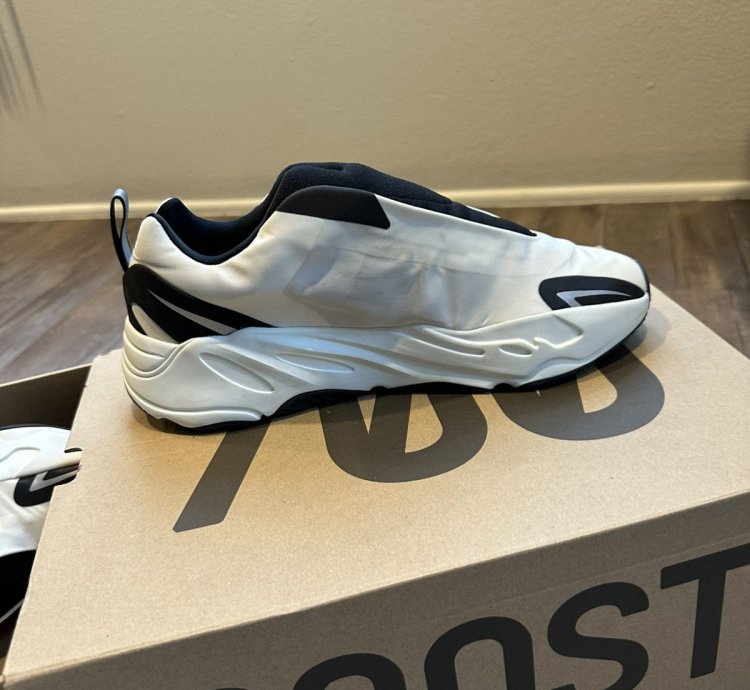 Adidas Yeezy Boost 700 Mnvn Analog