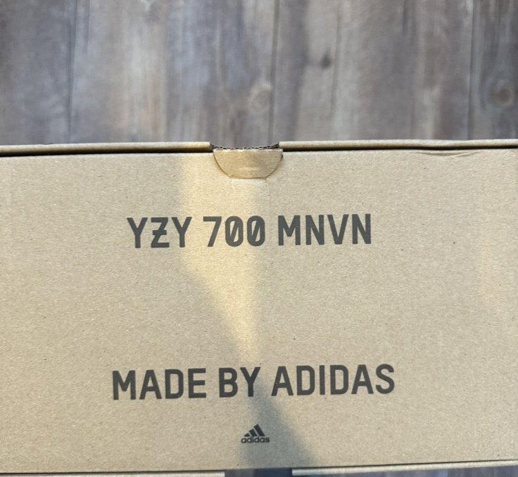 Adidas Yeezy Boost 700 Mnvn Analog