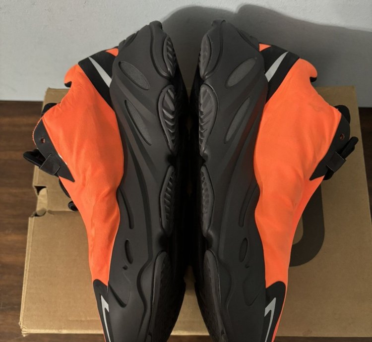 Adidas Yeezy Boost 700 Mnvn Orange