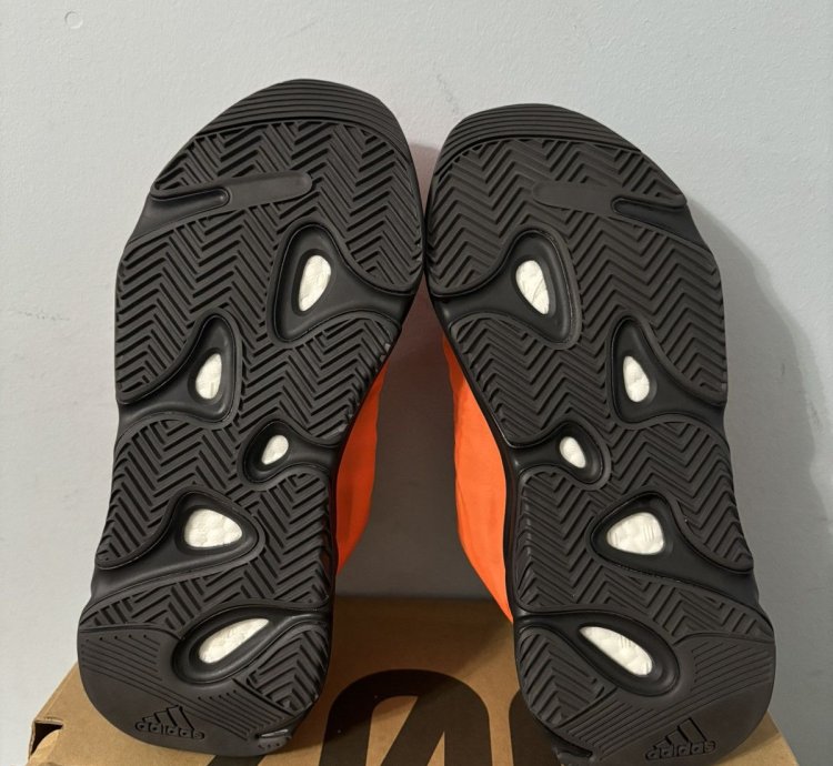 Adidas Yeezy Boost 700 Mnvn Orange