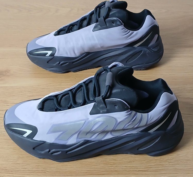Adidas Yeezy Boost 700 Mnvn Sneakers