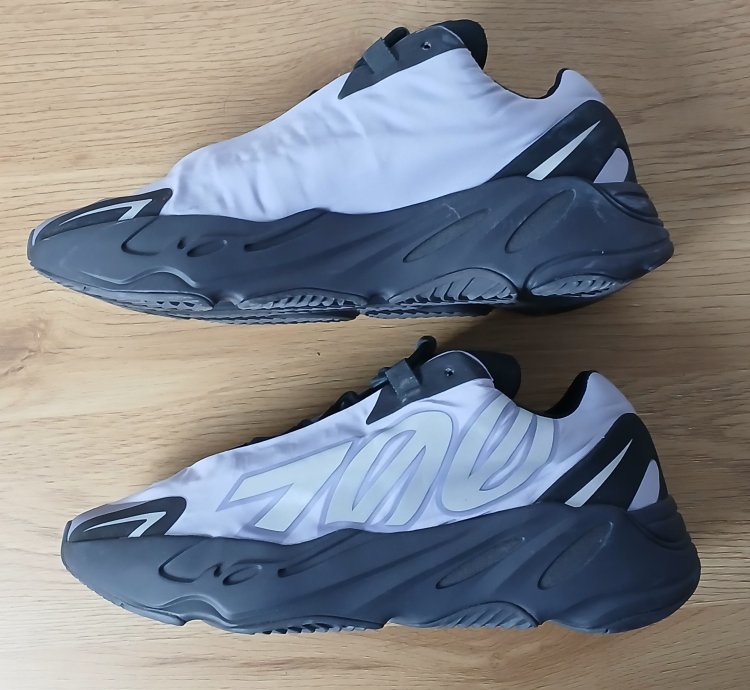 Adidas Yeezy Boost 700 Mnvn Sneakers