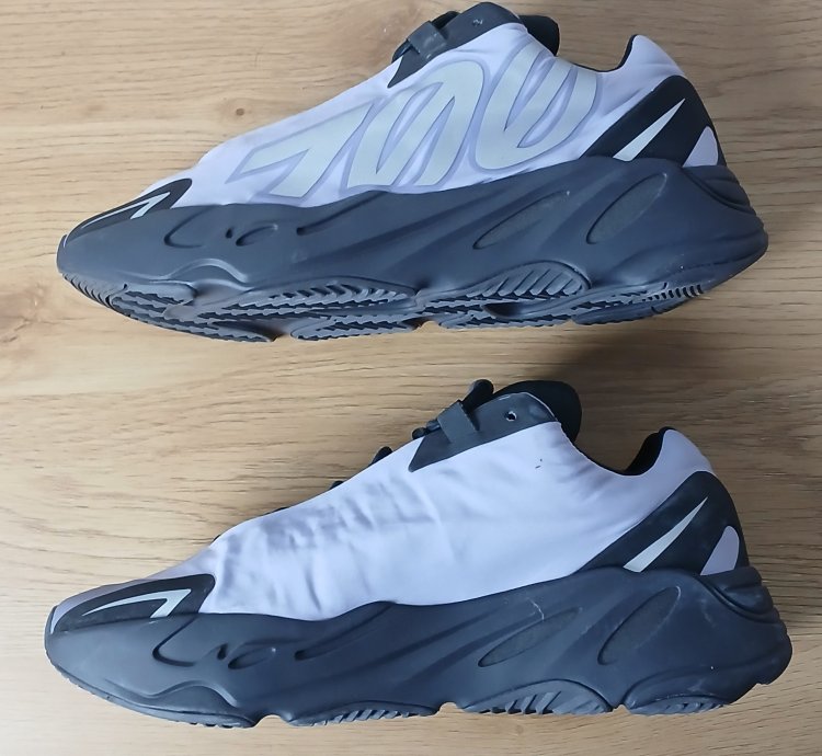 Adidas Yeezy Boost 700 Mnvn Sneakers