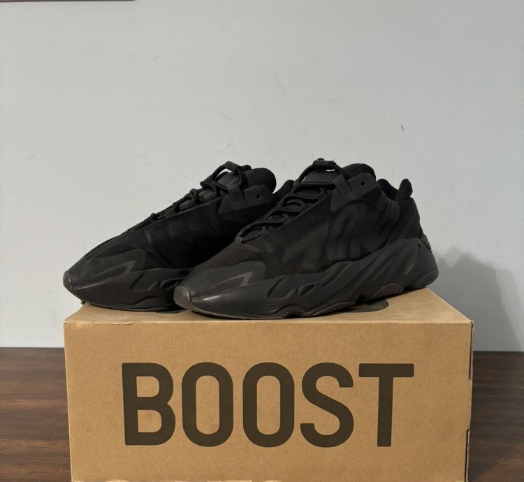 Adidas Yeezy Boost 700 Mnvn Triple Black