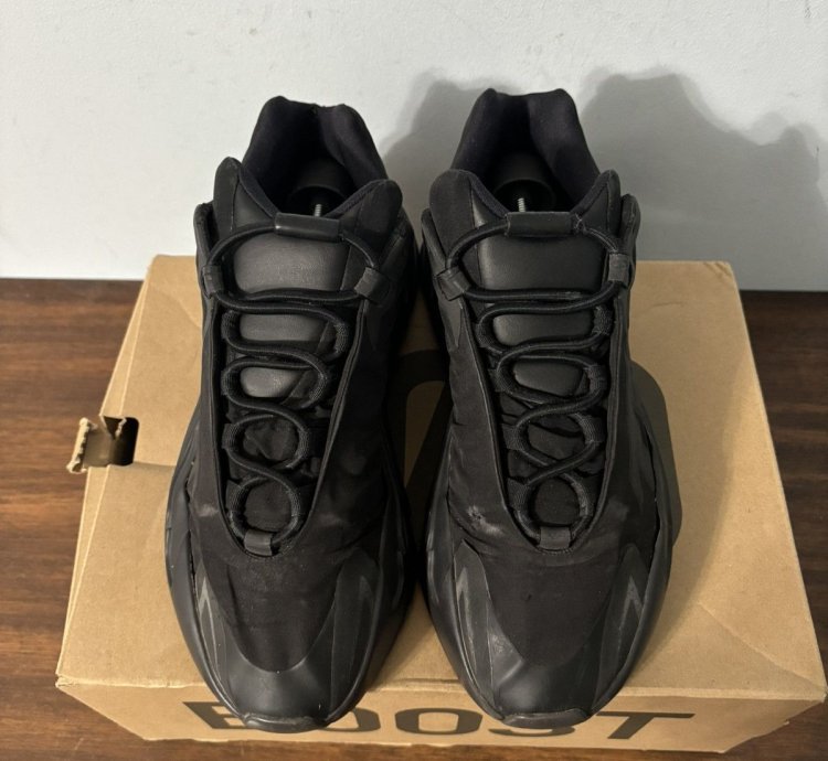 Adidas Yeezy Boost 700 Mnvn Triple Black