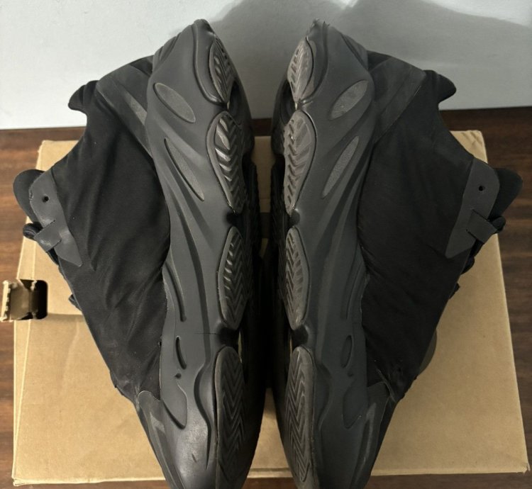 Adidas Yeezy Boost 700 Mnvn Triple Black