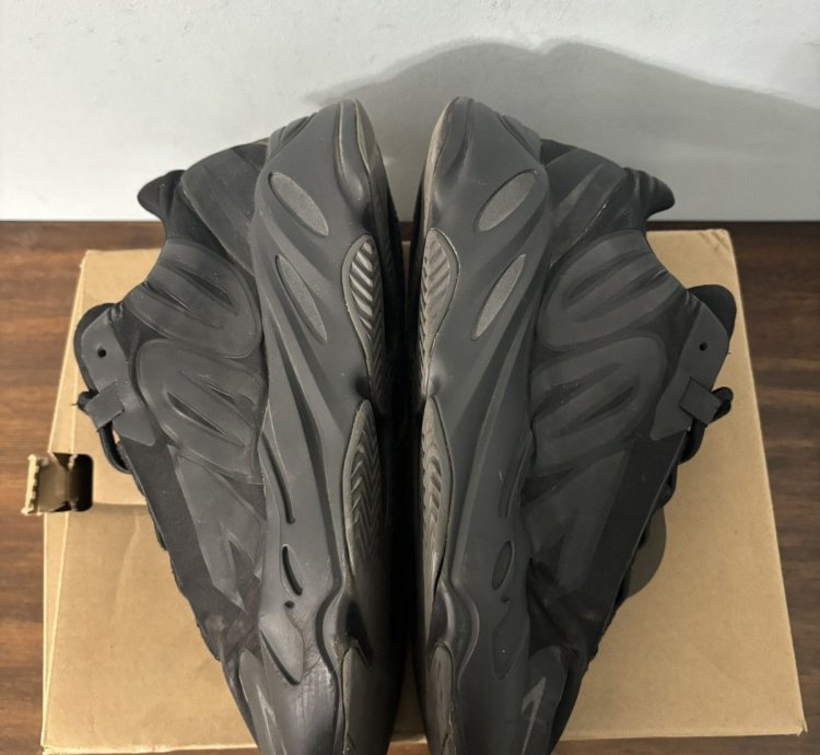 Adidas Yeezy Boost 700 Mnvn Triple Black