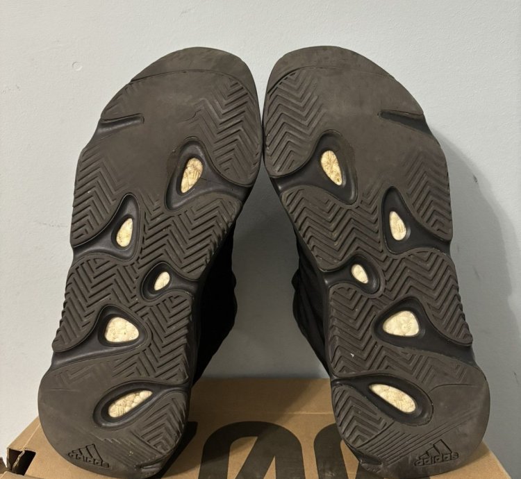 Adidas Yeezy Boost 700 Mnvn Triple Black