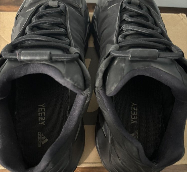 Adidas Yeezy Boost 700 Mnvn Triple Black