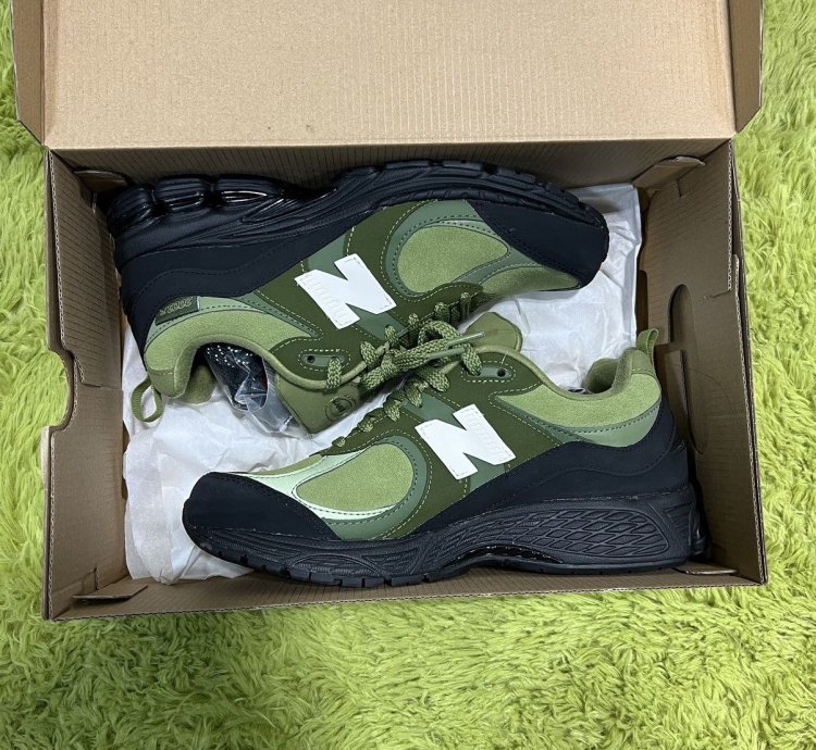 New Balance The Basement 2002r