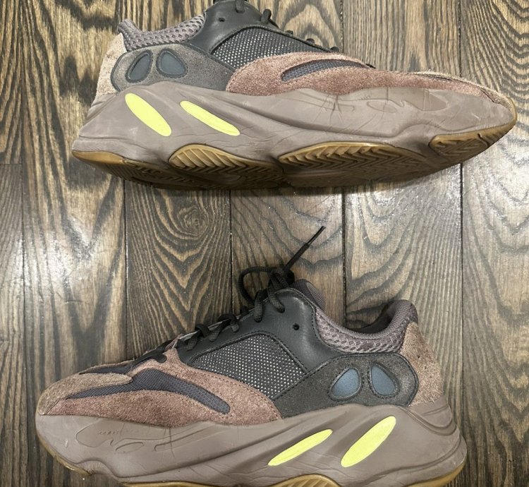 Adidas Yeezy Boost 700 Sneakers - Mauve