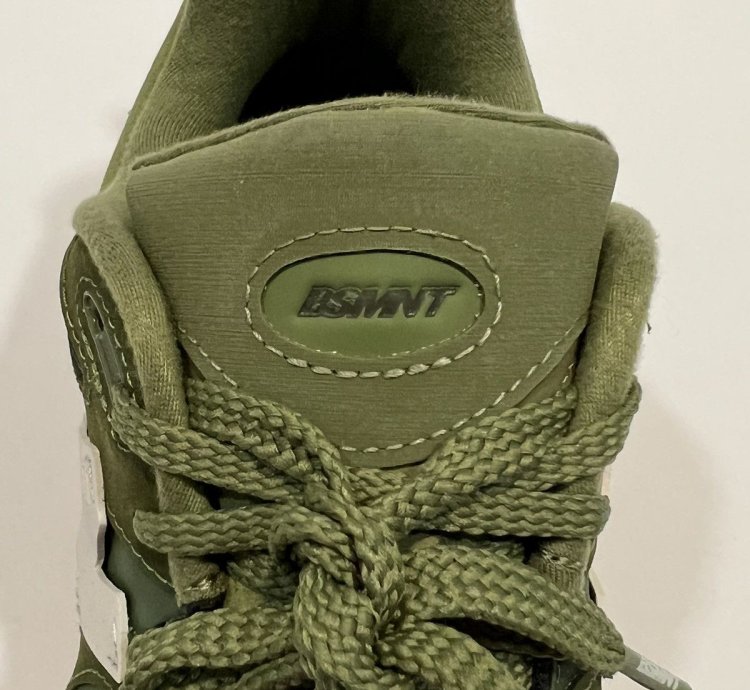 New Balance The Basement 2002r Moss Green S8 5