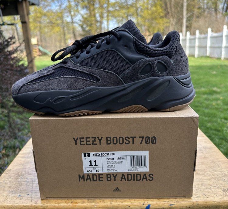 Adidas Yeezy Boost 700 Utility Black Sz 11