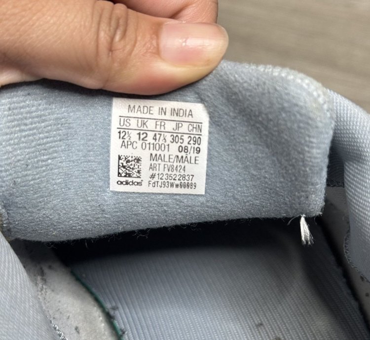 Adidas Yeezy Boost 700 V2 - Hospital Blue 2019