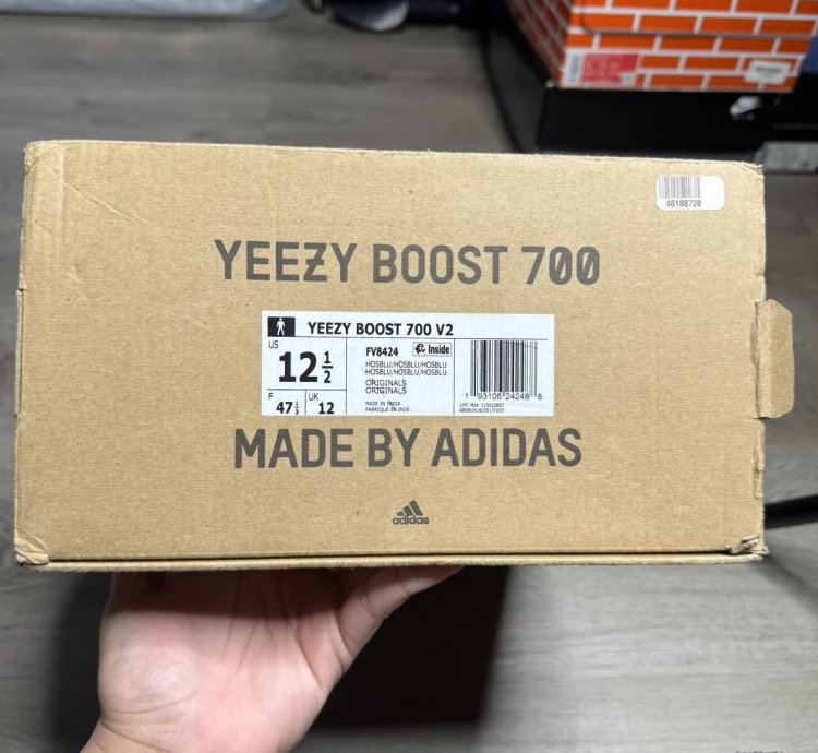 Adidas Yeezy Boost 700 V2 - Hospital Blue 2019