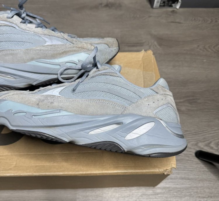 Adidas Yeezy Boost 700 V2 - Hospital Blue 2019