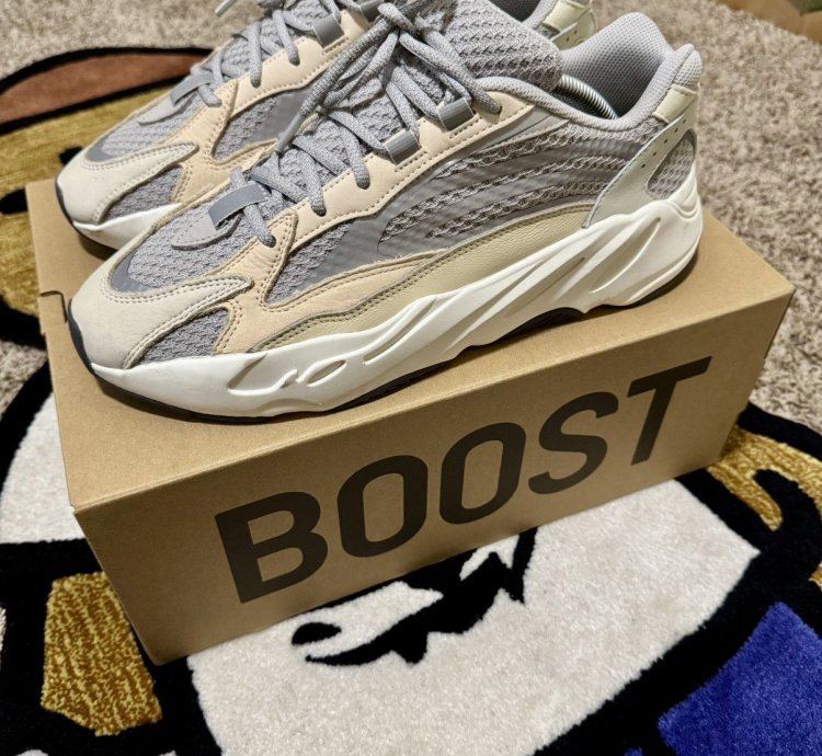 Adidas Yeezy Boost 700 V2 Cream