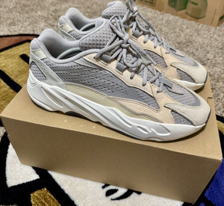 Adidas Yeezy Boost 700 V2 Cream