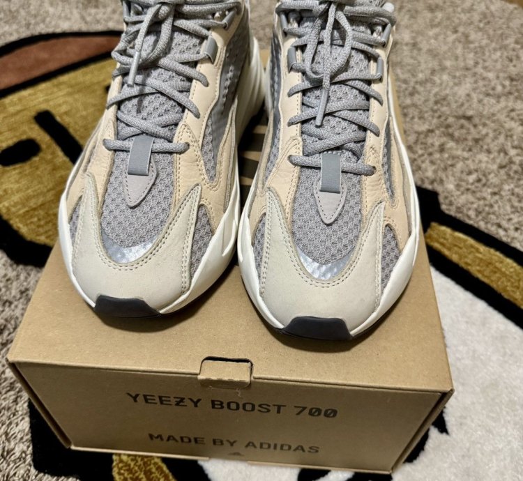 Adidas Yeezy Boost 700 V2 Cream