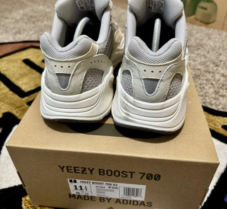 Adidas Yeezy Boost 700 V2 Cream