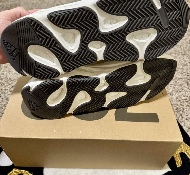 Adidas Yeezy Boost 700 V2 Cream