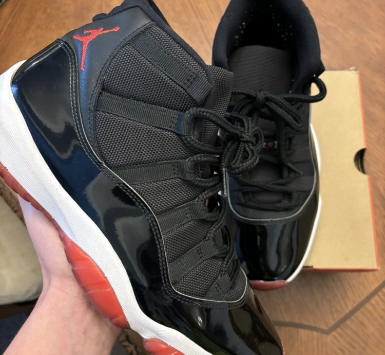 Size 10 - Jordan 11 Playoffs Bred 2019