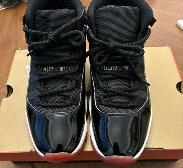 Size 10 - Jordan 11 Playoffs Bred 2019