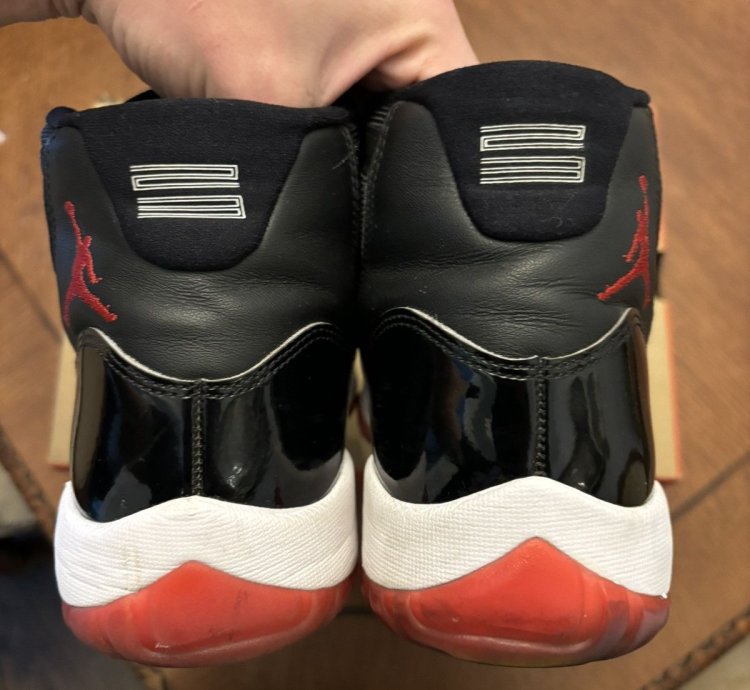 Size 10 - Jordan 11 Playoffs Bred 2019
