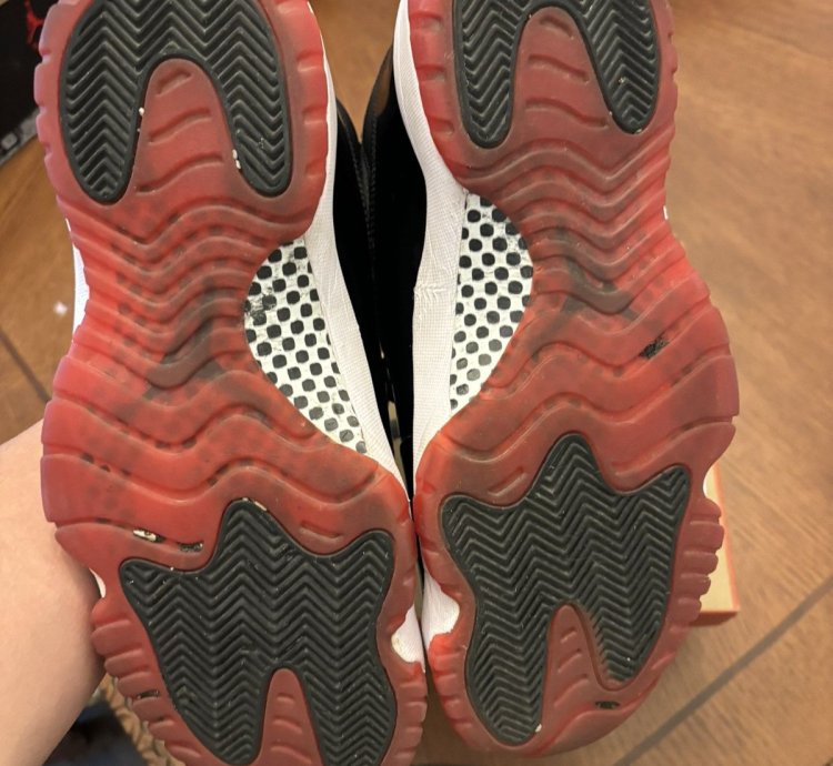 Size 10 - Jordan 11 Playoffs Bred 2019
