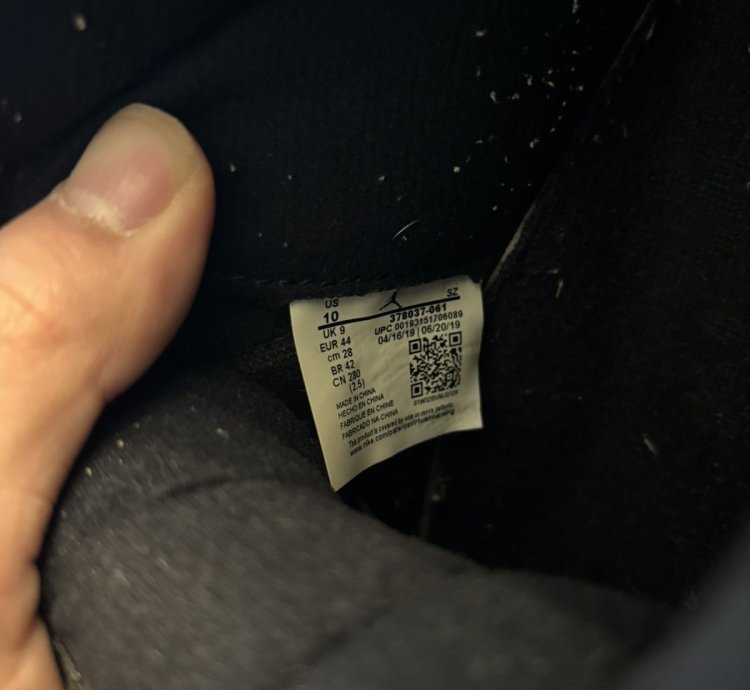 Size 10 - Jordan 11 Playoffs Bred 2019