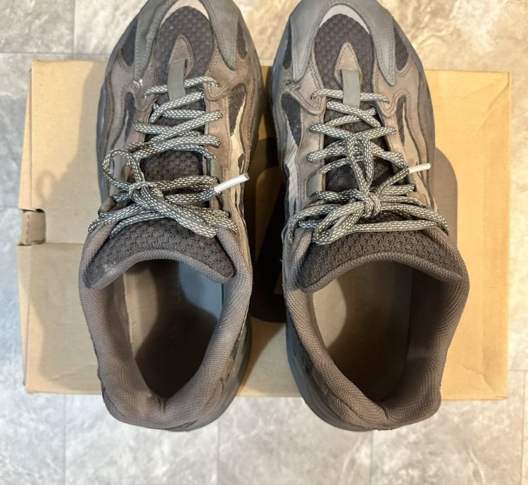 Adidas Yeezy Boost 700 V2 Geode