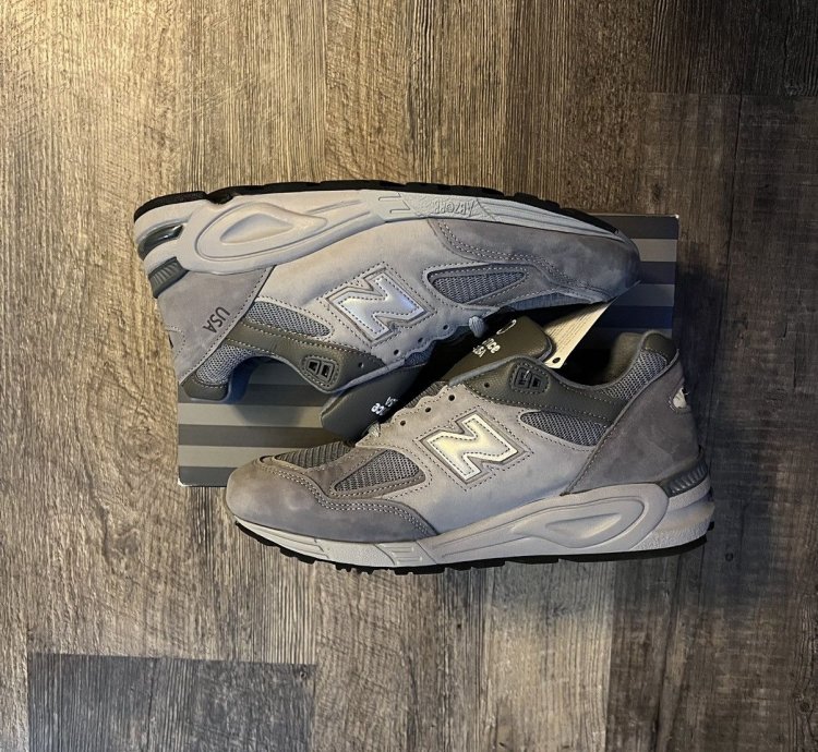New Balance Wtaps 990v2