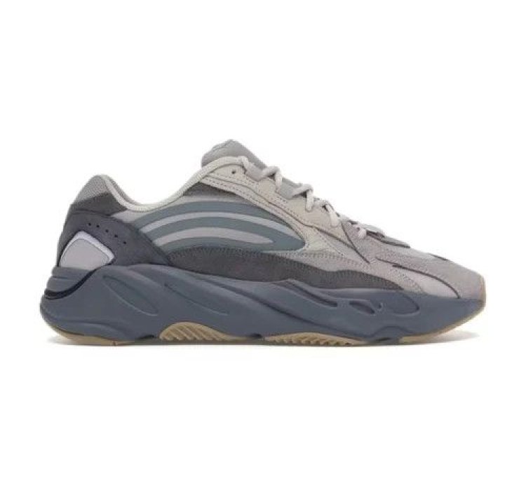 Adidas Yeezy Boost 700 V2 Tephra used