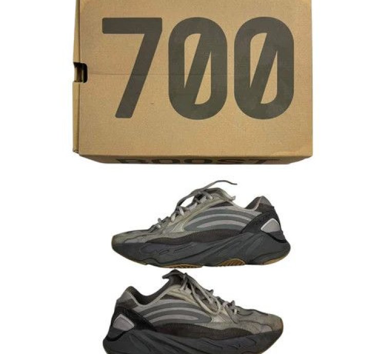 Adidas Yeezy Boost 700 V2 Tephra used