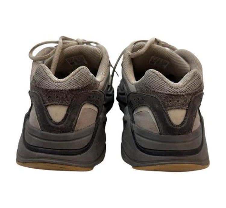 Adidas Yeezy Boost 700 V2 Tephra used
