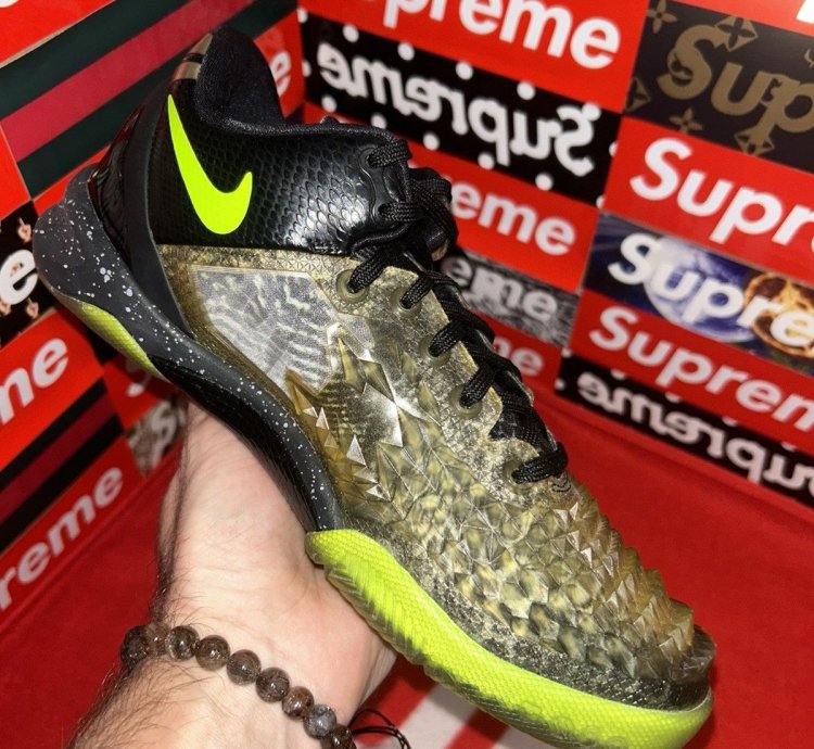 Nike Kobe 8 Ss Christmas 2013 Size 5y 555586-004