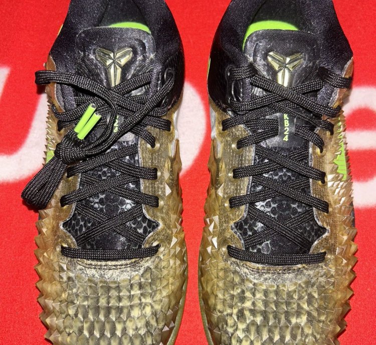 Nike Kobe 8 Ss Christmas 2013 Size 5y 555586-004
