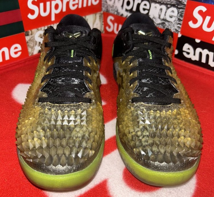 Nike Kobe 8 Ss Christmas 2013 Size 5y 555586-004